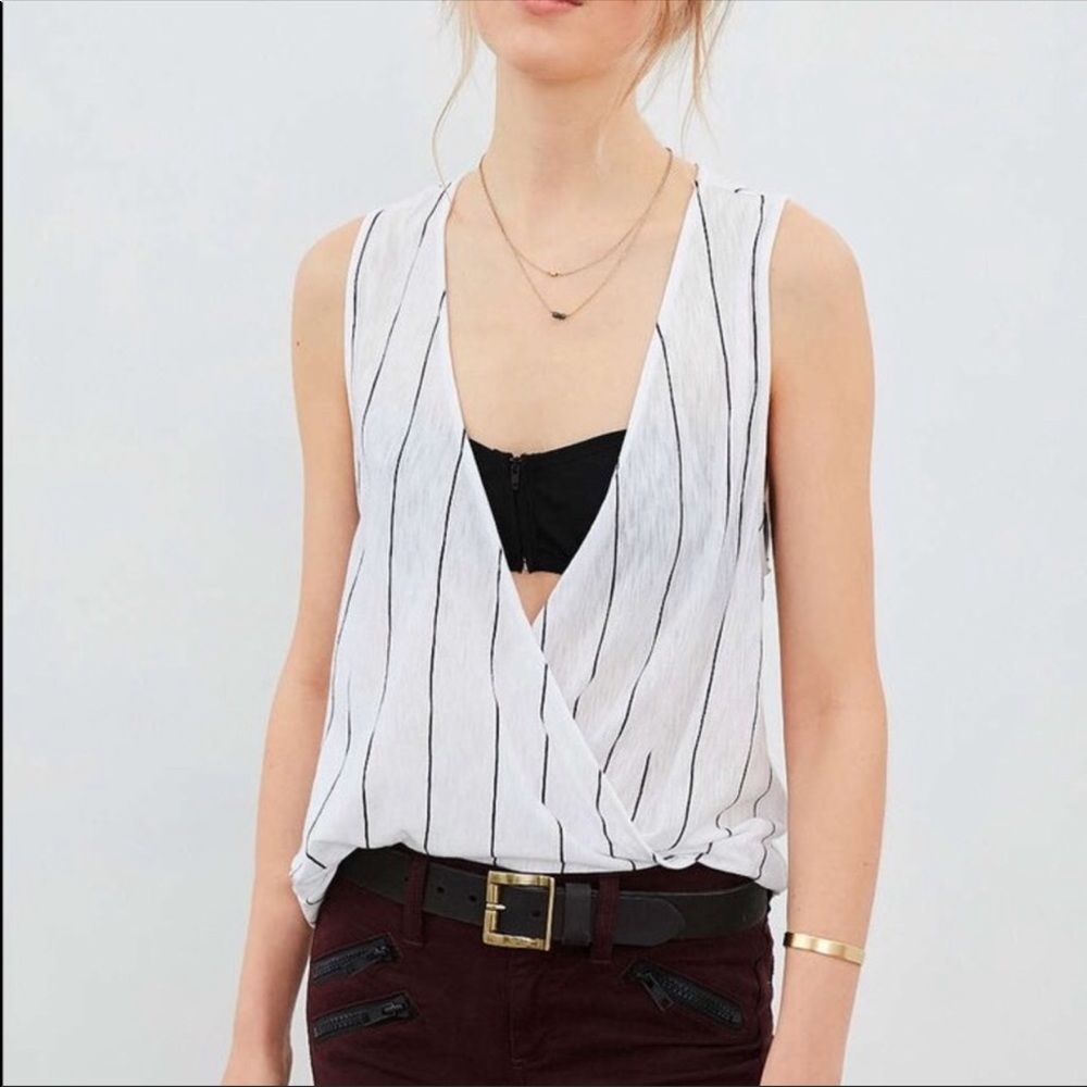 Urban Outfitters Black/white open front top